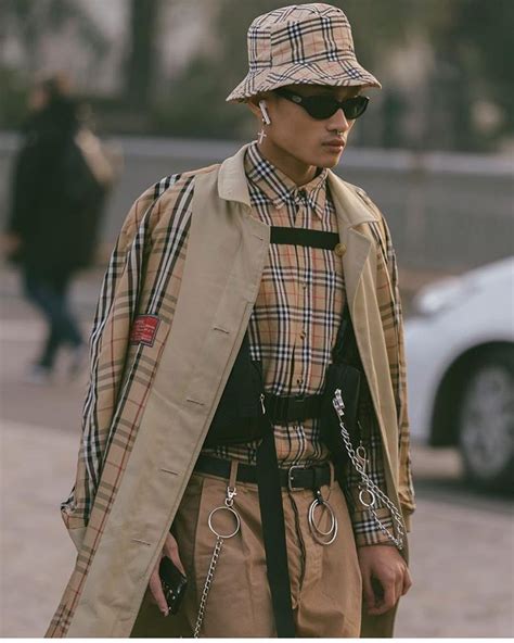 burberry street fashion magazine